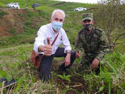 Se cumplió jornada de siembra de árboles en Trujillo por un #ValleMásVerde