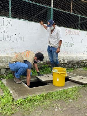 Con asistencia técnica en operación y mantenimiento de pozos sépticos, la UESVALLE llega a comunidades rurales